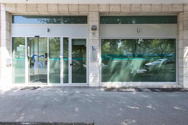 Locale commerciale in vendita a Gorizia