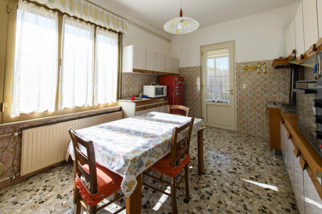 Appartamento in Villa bifamiliare con giardino in vendita a Capriva del Friuli