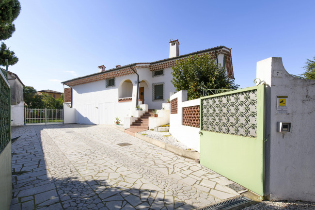 Villa in vendita a Castions di Strada