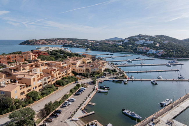 Appartamento in vendita a Arzachena