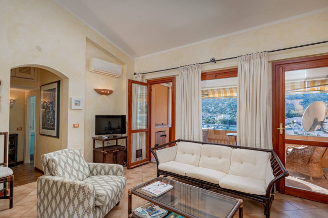 Appartamento in vendita a Arzachena