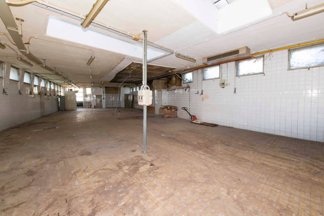 Locale commerciale in vendita a Gorizia