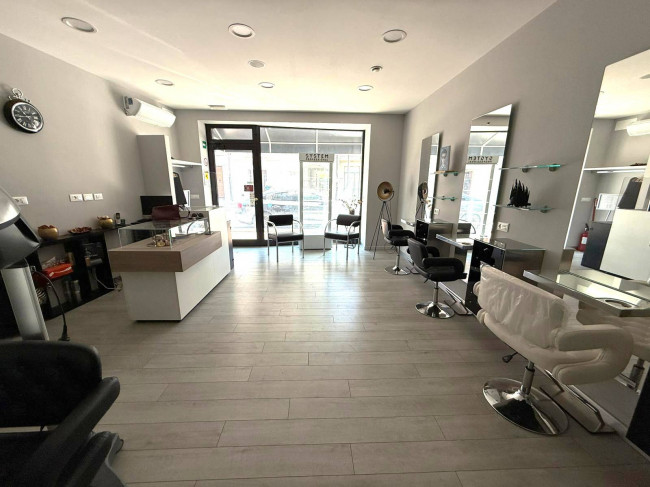 Locale commerciale in vendita a Sagrado