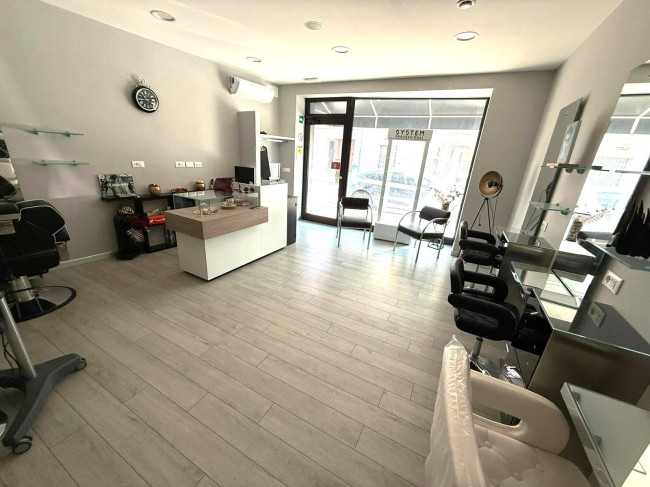 Locale commerciale in vendita a Sagrado