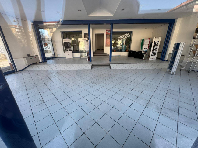 Locale commerciale in vendita a Monfalcone