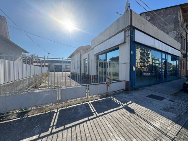 Locale commerciale in vendita a Monfalcone