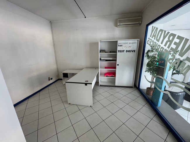 Locale commerciale in vendita a Monfalcone