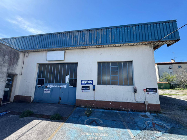 Locale commerciale in vendita a Monfalcone