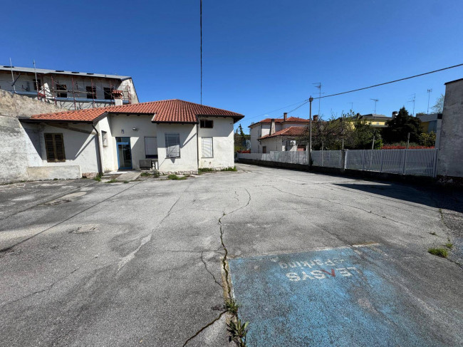 Locale commerciale in vendita a Monfalcone