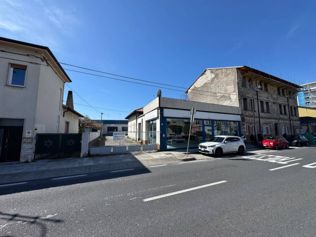 Locale commerciale in vendita a Monfalcone