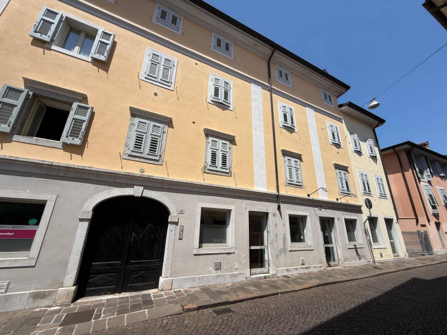Gewerberaum / Ladenlokal zu mieten in Gorizia