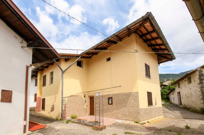 Casa accostata in vendita a Pulfero