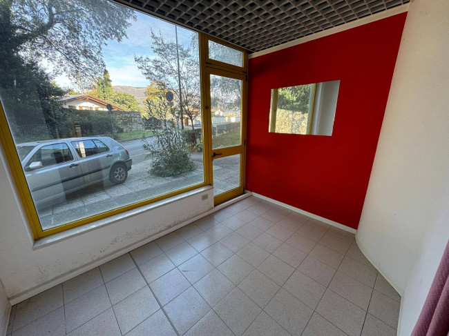 Locale commerciale in vendita a Gorizia