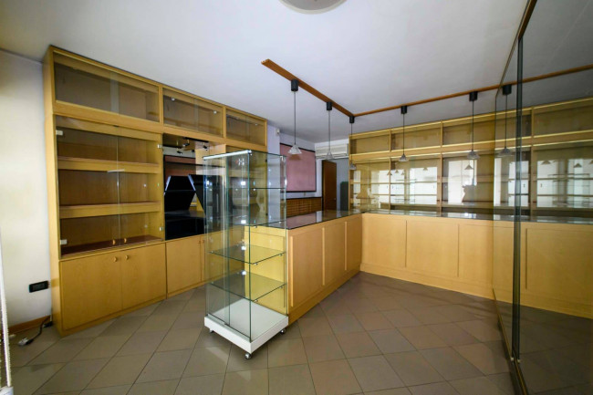 Gewerberaum / Ladenlokal zu verkauf in Gorizia