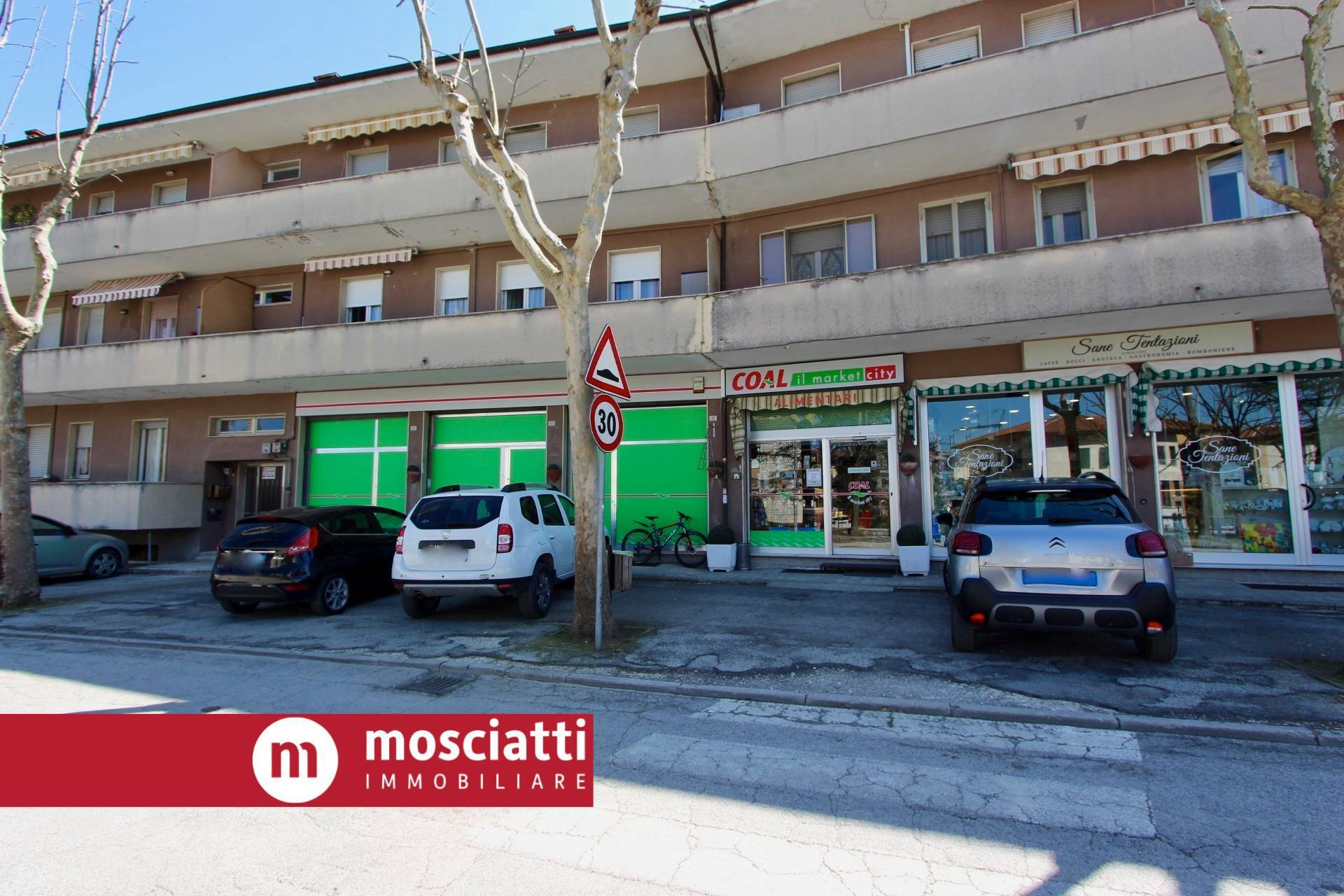 Fondo commerciale in vendita a Matelica (MC)