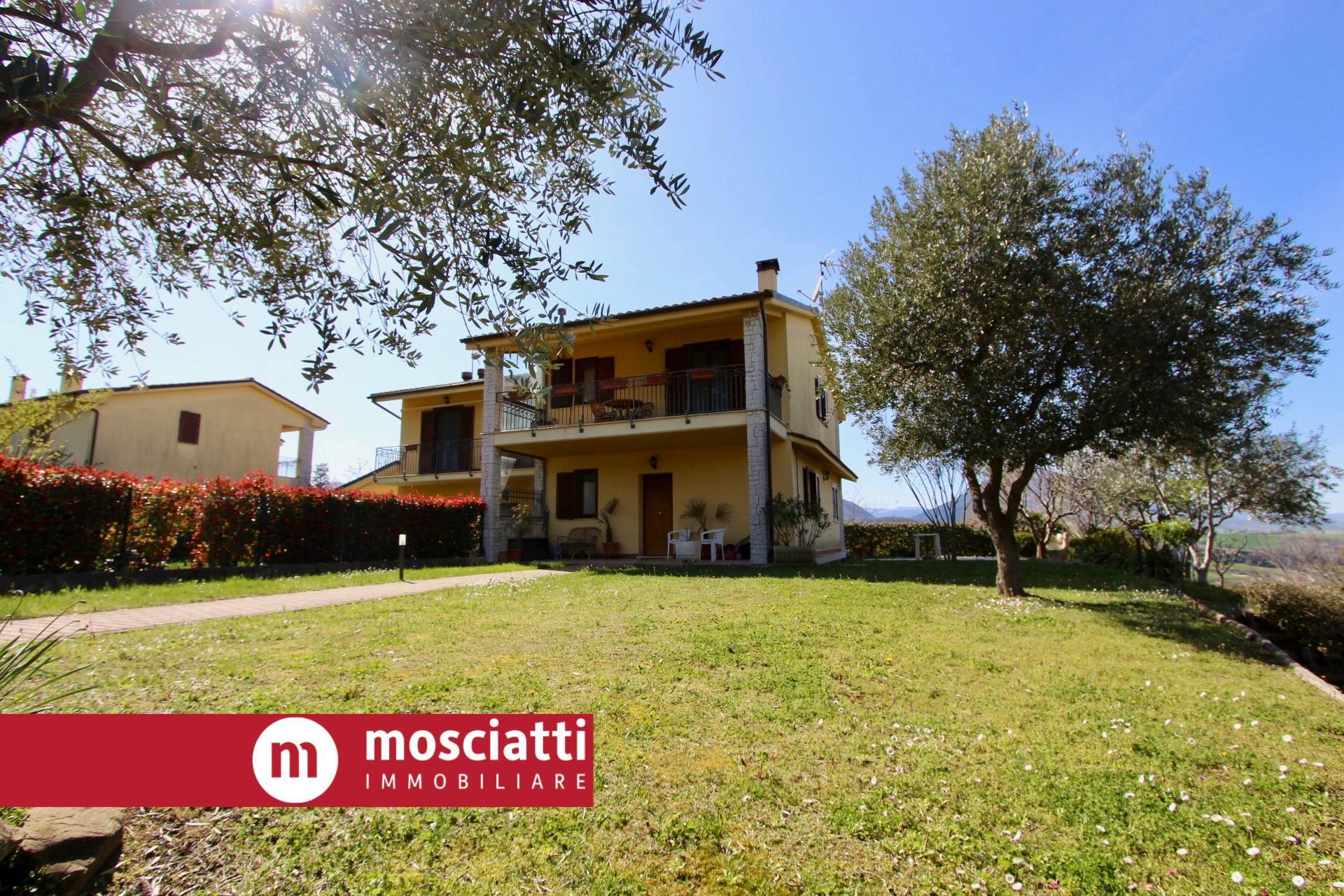 Villa in vendita a Camerino (MC)