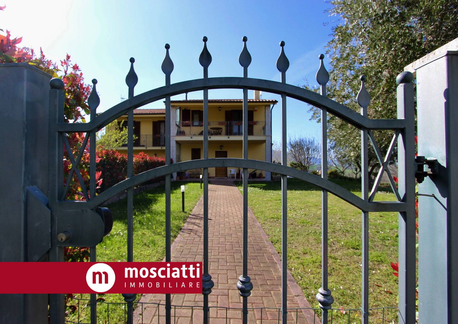 Villa in vendita a Camerino (MC)