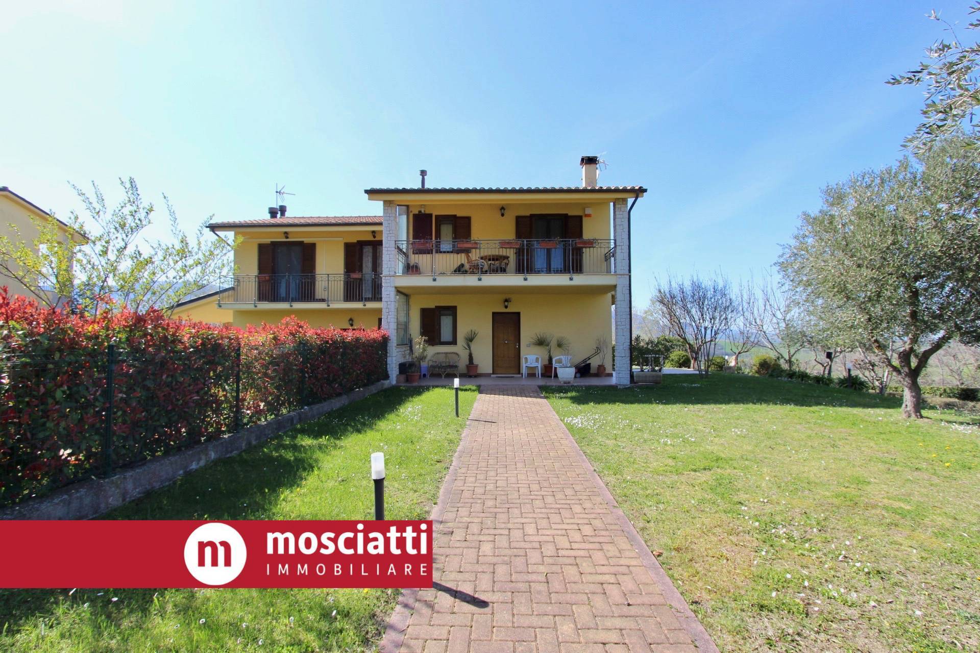 Villa in vendita a Camerino (MC)