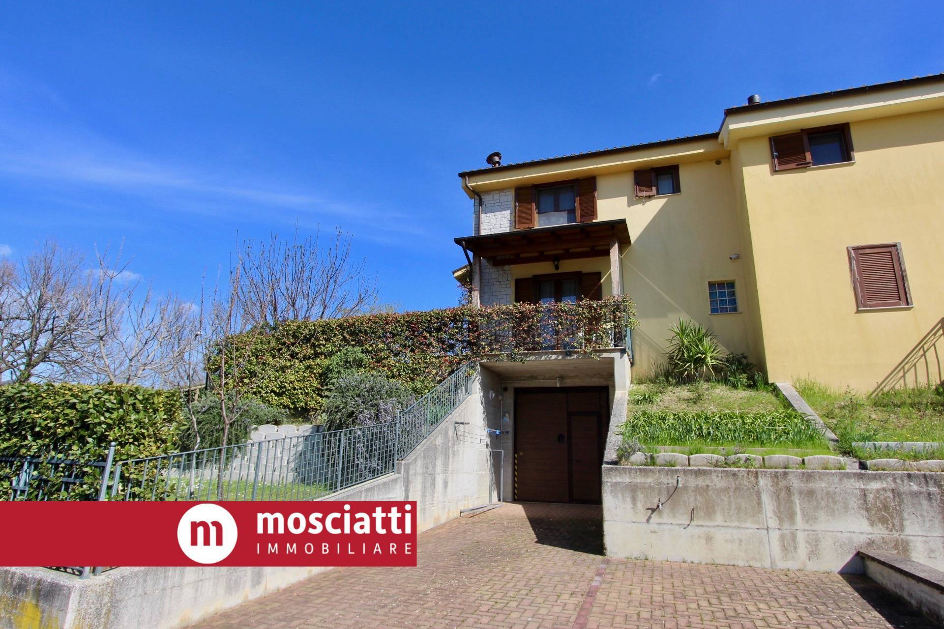 Villa in vendita a Camerino (MC)