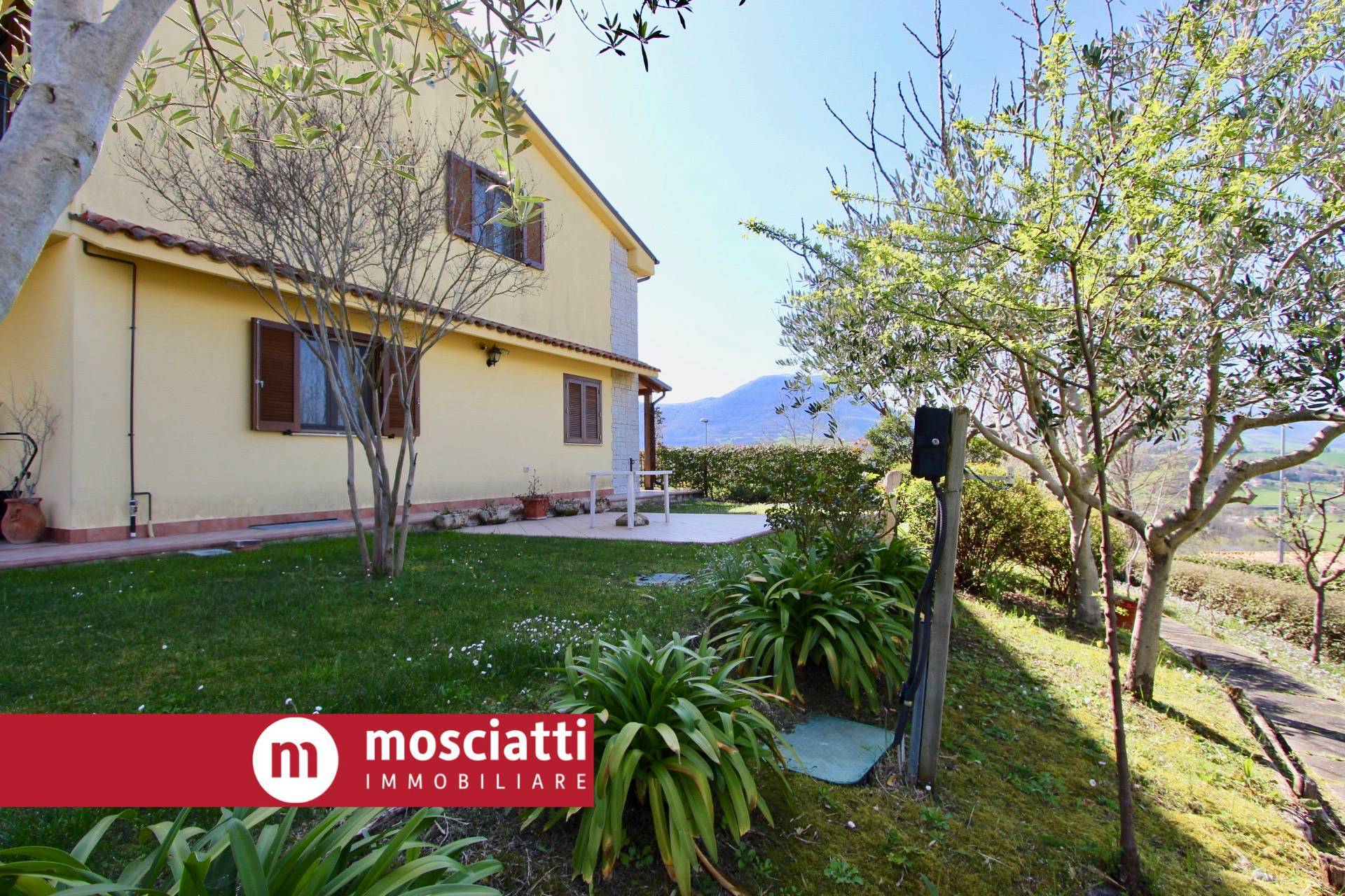 Villa in vendita a Camerino (MC)