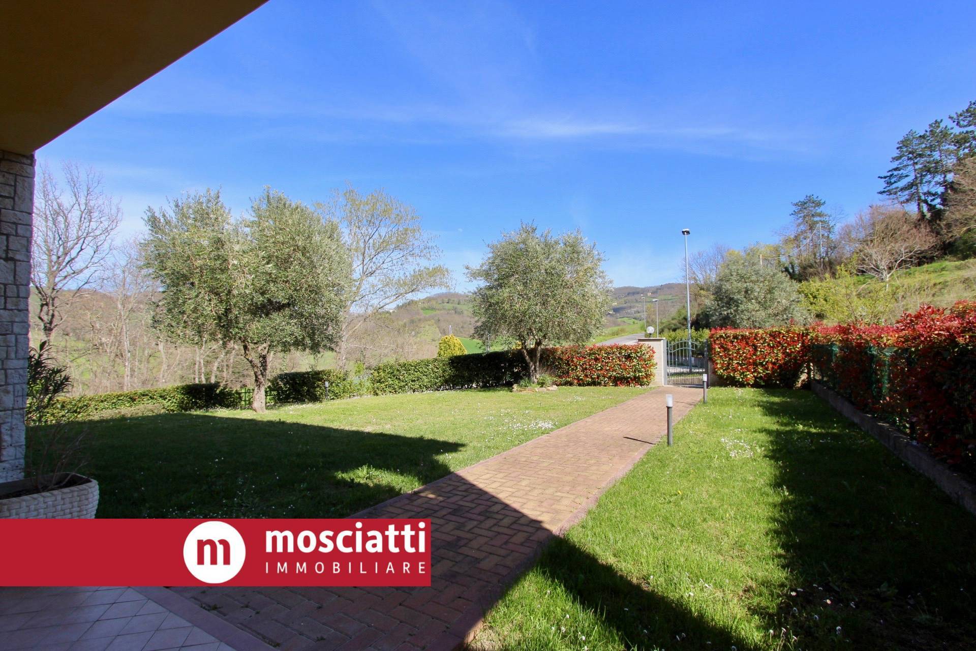Villa in vendita a Camerino (MC)