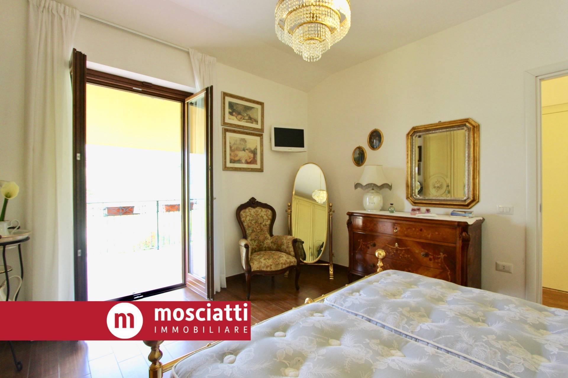 Villa in vendita a Camerino (MC)