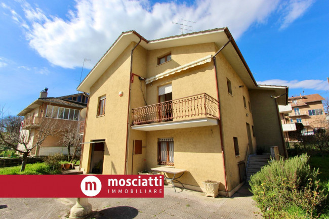 Casa indipendente in vendita a Castelraimondo (MC)