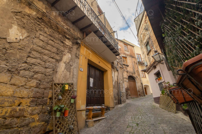 Fondo commerciale in vendita a Castelbuono (PA)