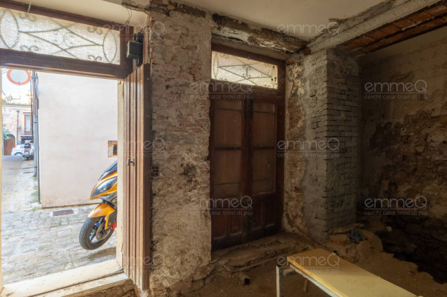 Edificio in vendita a Castelbuono