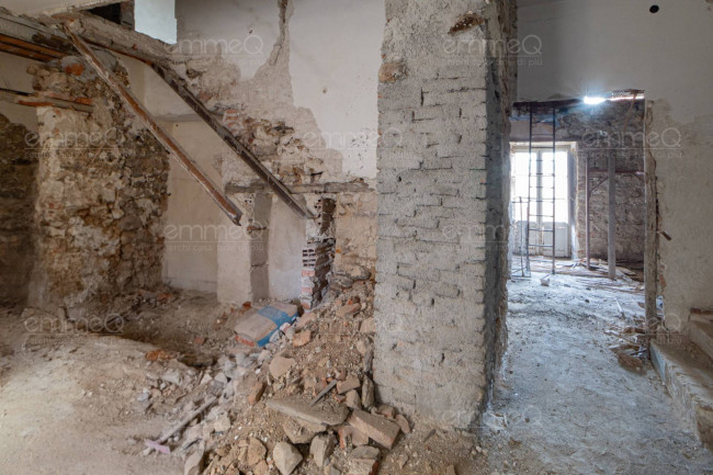 Edificio in vendita a Castelbuono