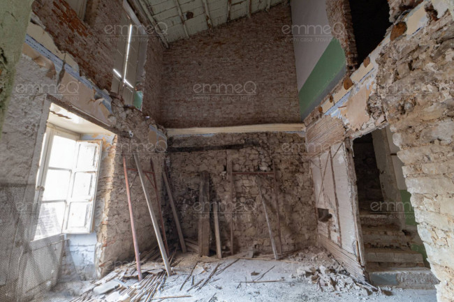 Edificio in vendita a Castelbuono