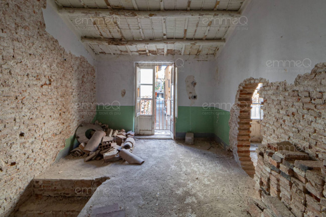 Edificio in vendita a Castelbuono