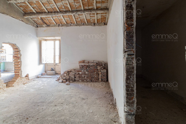 Edificio in vendita a Castelbuono