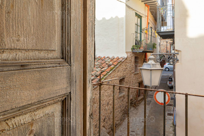 Edificio in vendita a Castelbuono