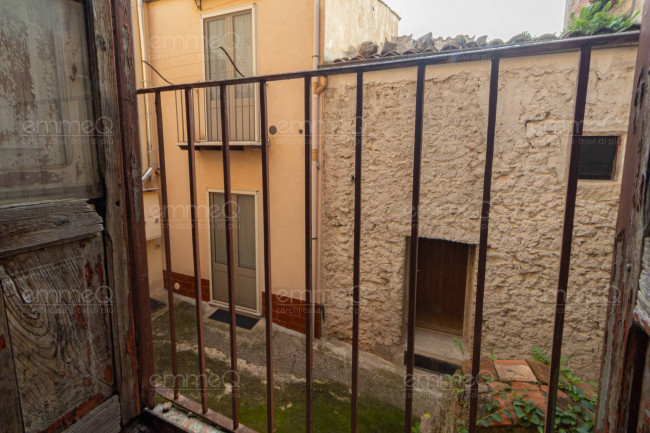 Edificio in vendita a Castelbuono