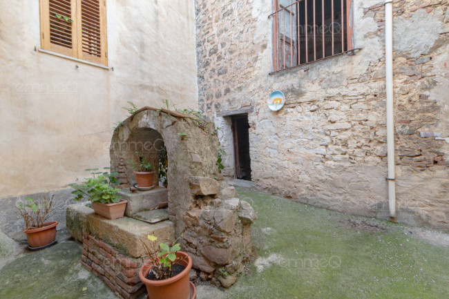 Edificio in vendita a Castelbuono