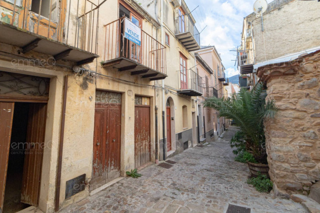 Edificio in vendita a Castelbuono