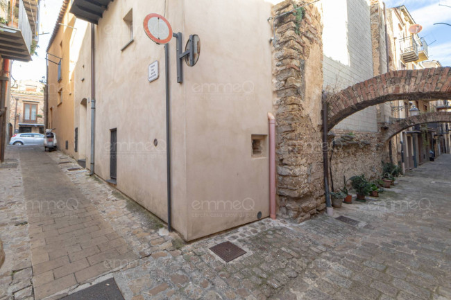 Edificio in vendita a Castelbuono