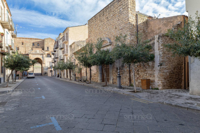 Edificio in vendita a Castelbuono