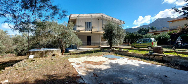 Villa in vendita a Ventimiglia di Sicilia