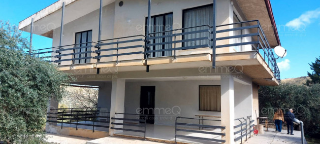 Villa in vendita a Ventimiglia di Sicilia