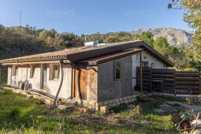 Villetta bifamiliare in vendita a Castelbuono