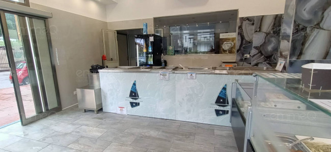 Locale commerciale in vendita a Palermo