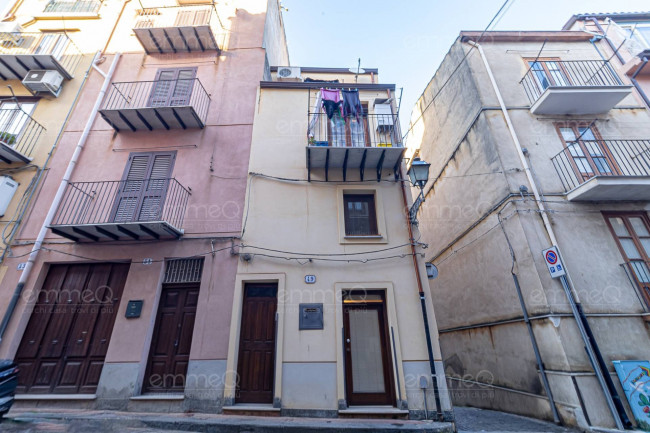 Edificio in vendita a Castelbuono