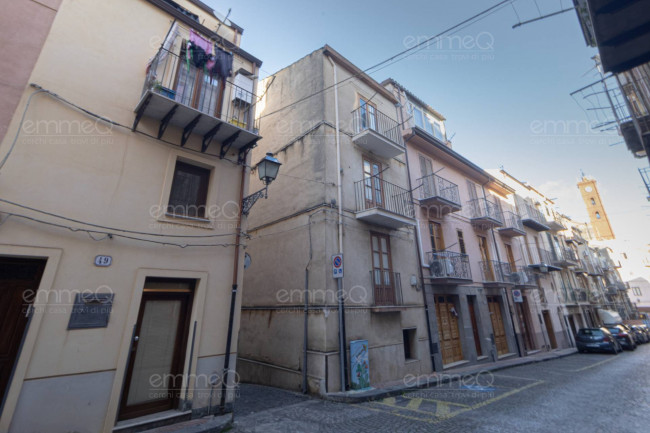 Edificio in vendita a Castelbuono
