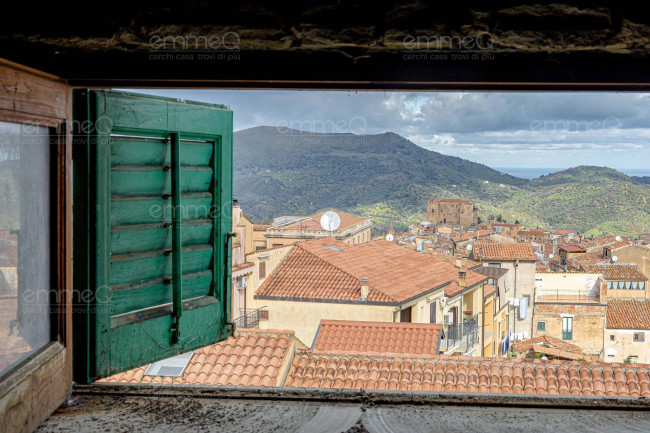 Edificio in vendita a Castelbuono