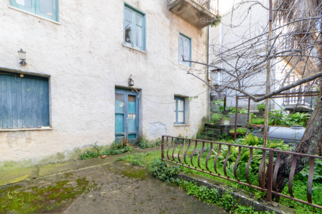Edificio in vendita a Castelbuono