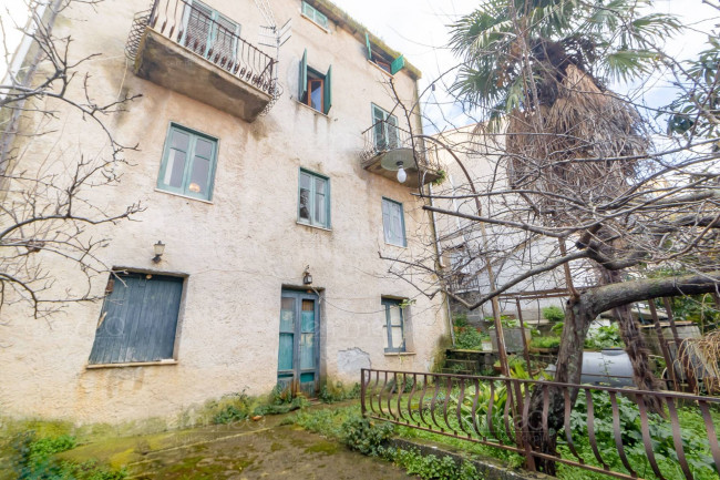 Edificio in vendita a Castelbuono