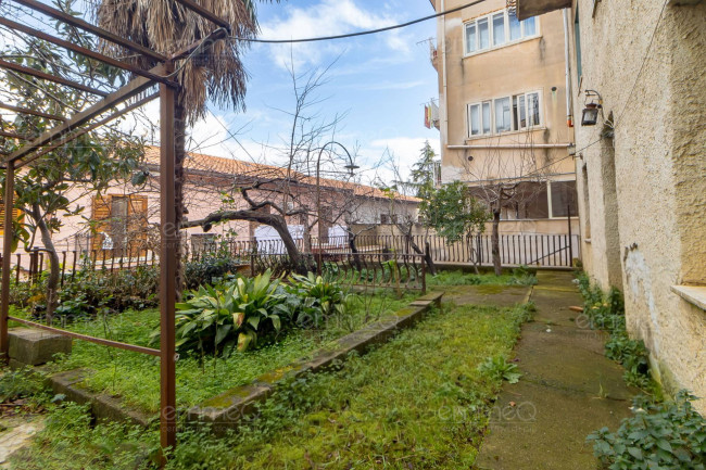 Edificio in vendita a Castelbuono