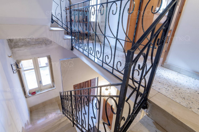 Edificio in vendita a Castelbuono